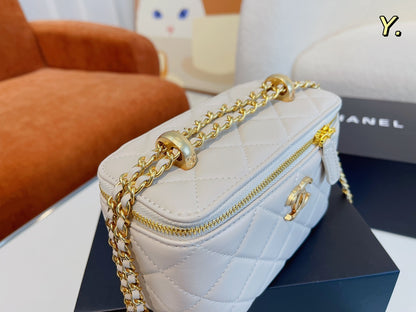 【Chanel 】【シャネル】ショルダーバッグ & クロスボディバッグ 17x8x11 cm