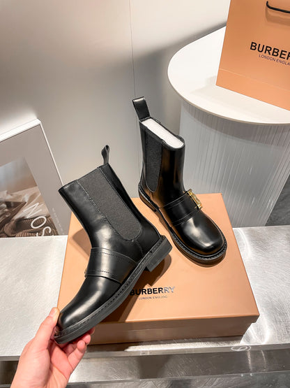 BURBERRY【バーバリー】新作ショートブーツが登場