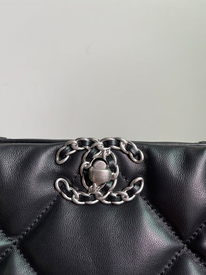 CHANEL 19 SHOPPING BAG 3519