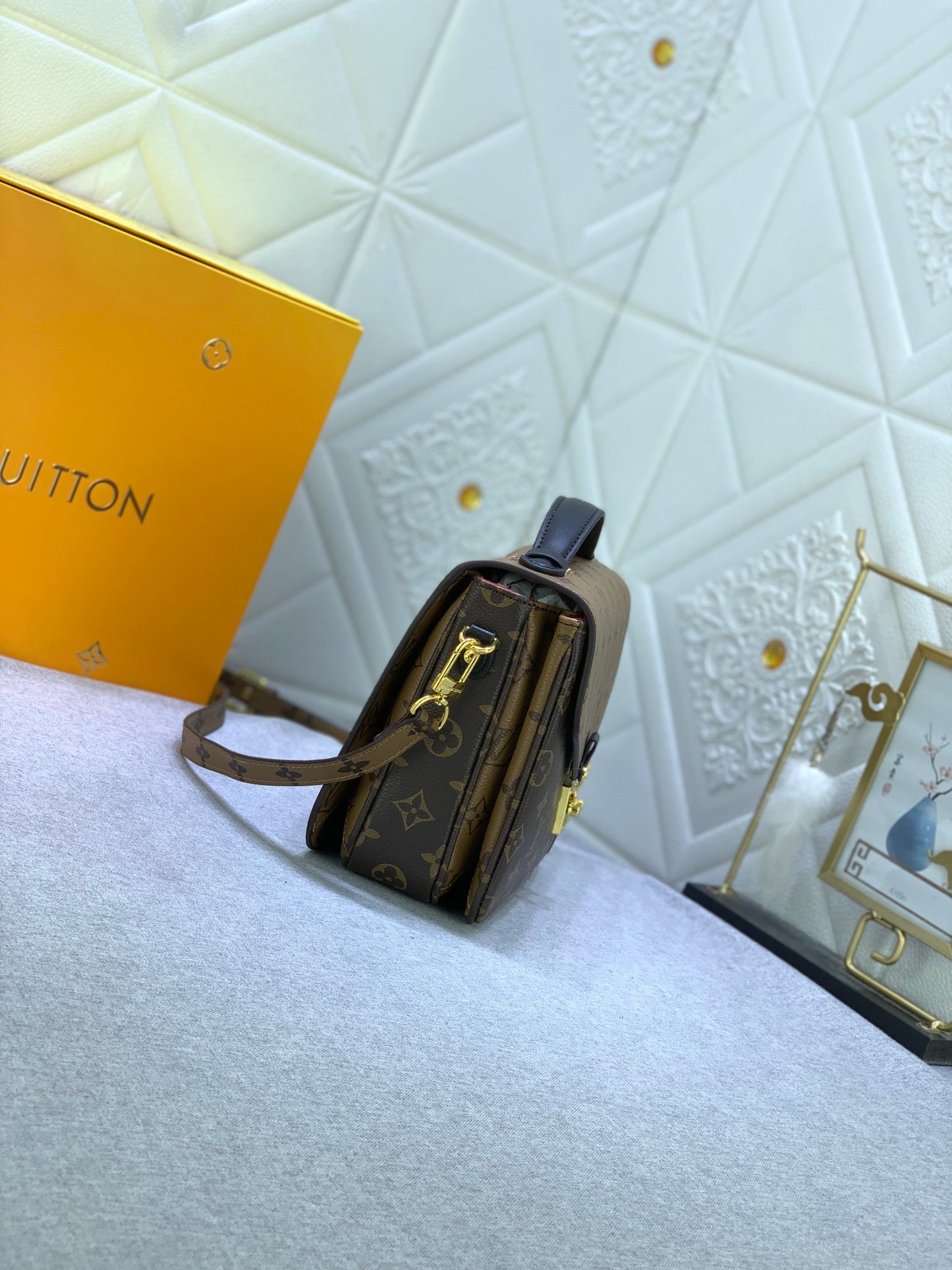 LouisVuitton モノグラムキャンバスボディにグレイン牛革のレオパードパッチ付き M47203 M40780