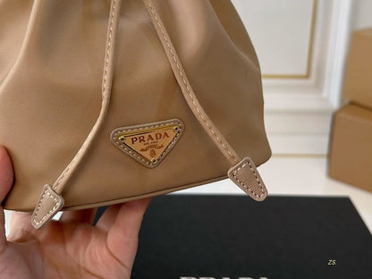 【PRADA 公式 旗艦店】プラダ ハンドバッグ 当日出荷 好評に付き再入荷！16*19CM 240719