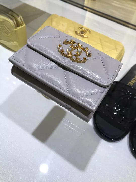 【シャネル】すぐ届く∞国内発■19 スモール フラップ ウォレット