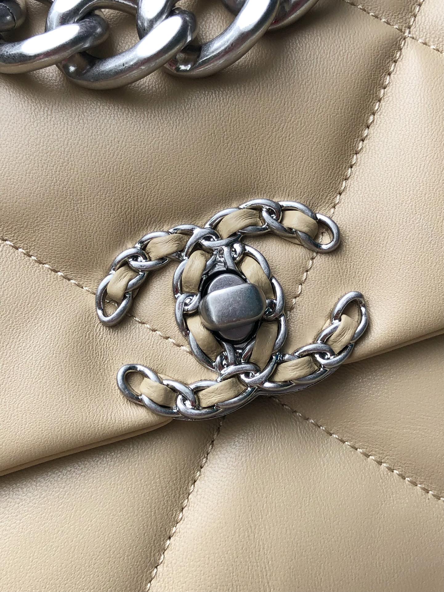 Chanel 19 medium 1161