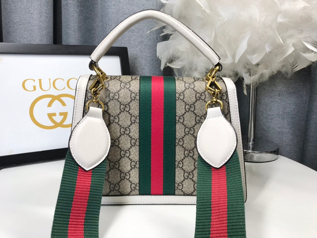 Gucci ホワイトビー フラップバッグ
