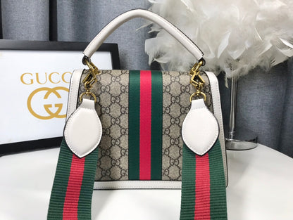 Gucci ホワイトビー フラップバッグ