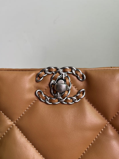 CHANEL 19 SHOPPING BAG 3519