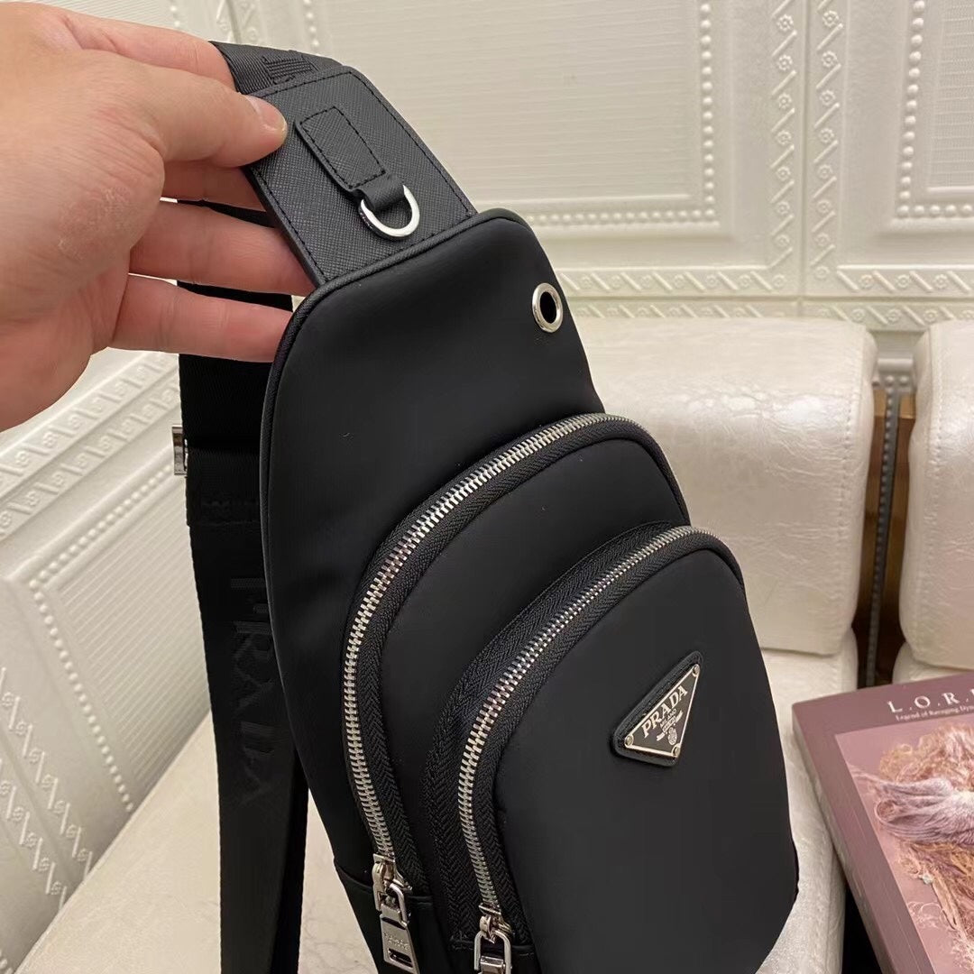 【 PRADA 公式旗艦店】プラダ 胸ポケット 当日出荷 好評に付き再入荷！29*17*6.5CM