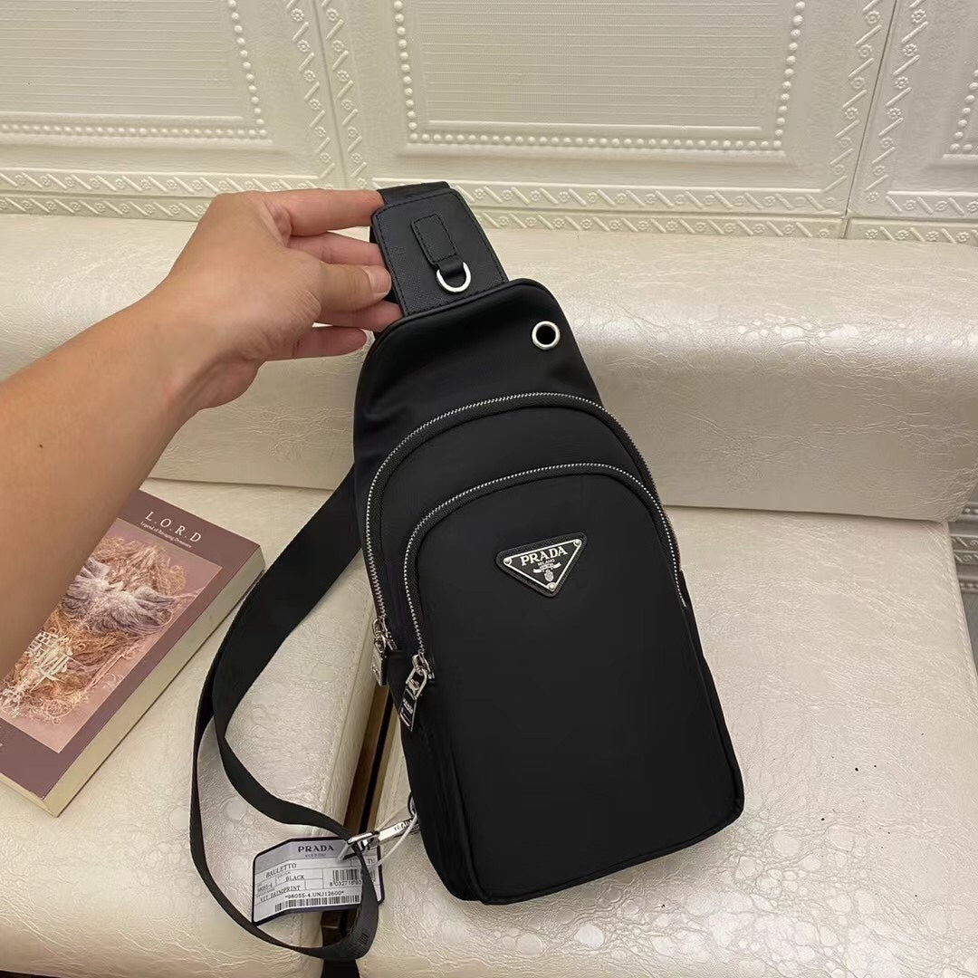 【 PRADA 公式旗艦店】プラダ 胸ポケット 当日出荷 好評に付き再入荷！29*17*6.5CM