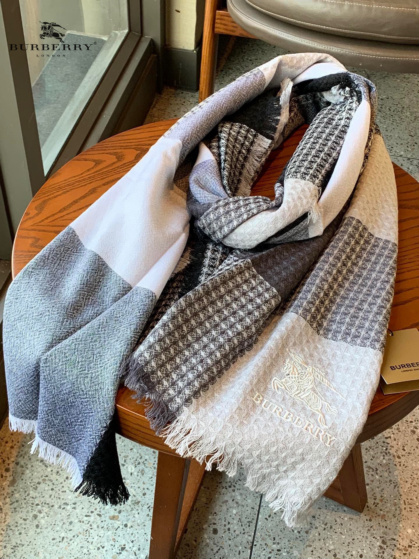 【BURBERRY バーバリー】スカーフ210*80CM 241108