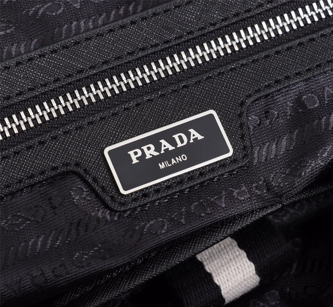 【PRADA 公式旗艦店】プラダ ハンドバッグ 当日出荷 好評に付き再入荷！40*36*13CM