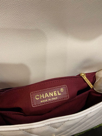 Chanel Cowhide handbag A92990