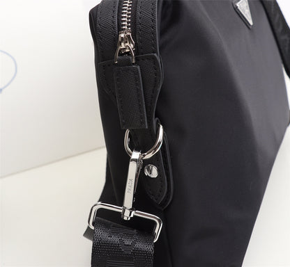 【PRADA 公式旗艦店】プラダ ショルダーバッグ 当日出荷 好評に付き再入荷！31*21*7CM