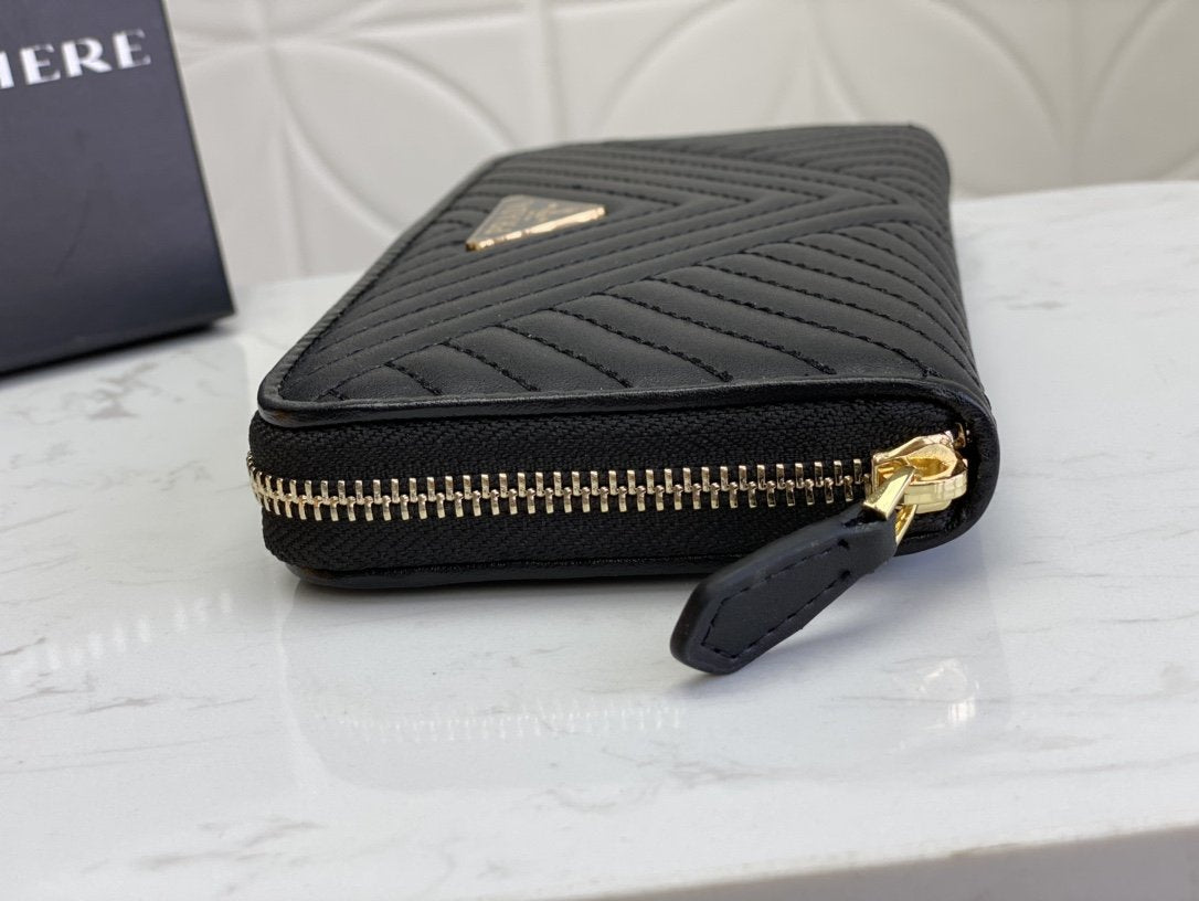 PRADA(プラダ) 財布19x12cm