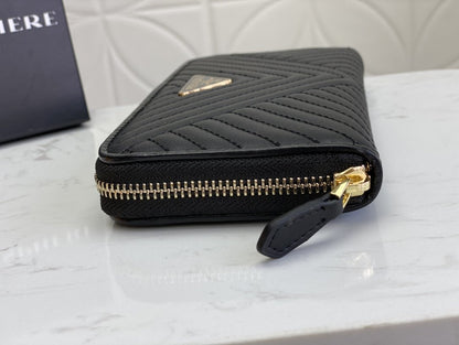 PRADA(プラダ) 財布19x12cm