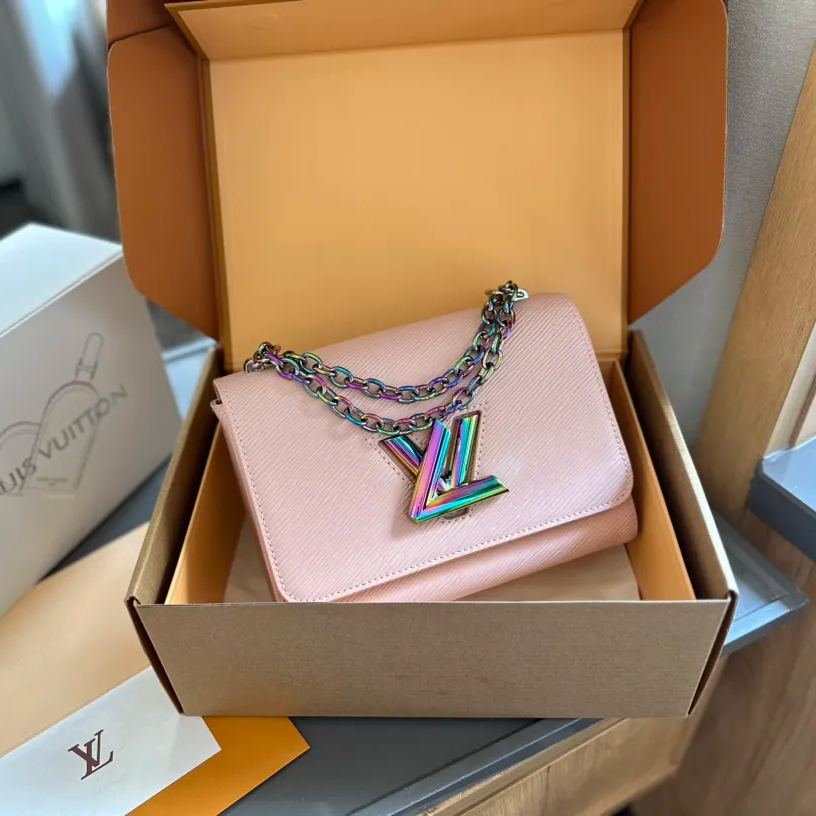 ★Louis Vuitton★ネオクラシカルなツイストミディアムバッグの登場です