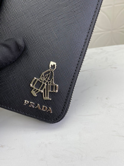 PRADA(プラダ) 財布19x12cm