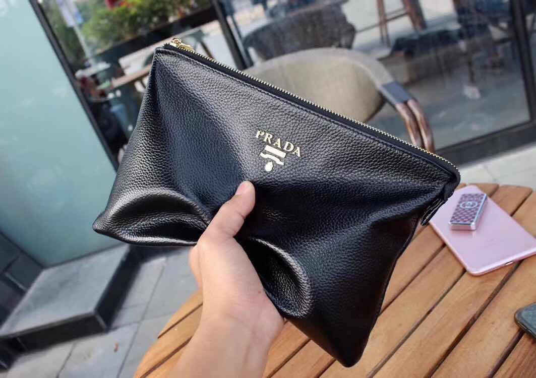 【PRADA 公式 旗艦店】プラダ クラッチバッグ当日出荷 好評に付き再入荷！28*18.5*3CM