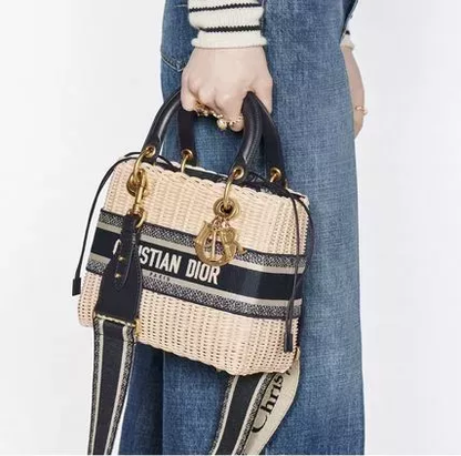 【DIOR直営】新作！ミディアム LADY DIOR