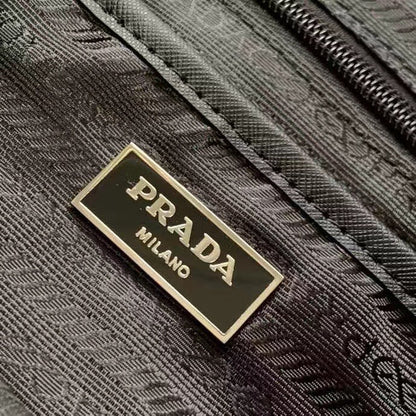 【PRADA 公式旗艦店】プラダ リュックサック当日出荷 好評に付き再入荷！32*30*15CM