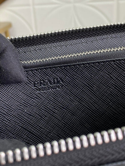 PRADA(プラダ) 財布19x12cm