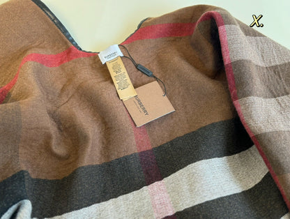 【BURBERRY バーバリー 】バーバリー最新作ナイトウォーホース両面ジャガードショールケープ‼ ️定番中の定番