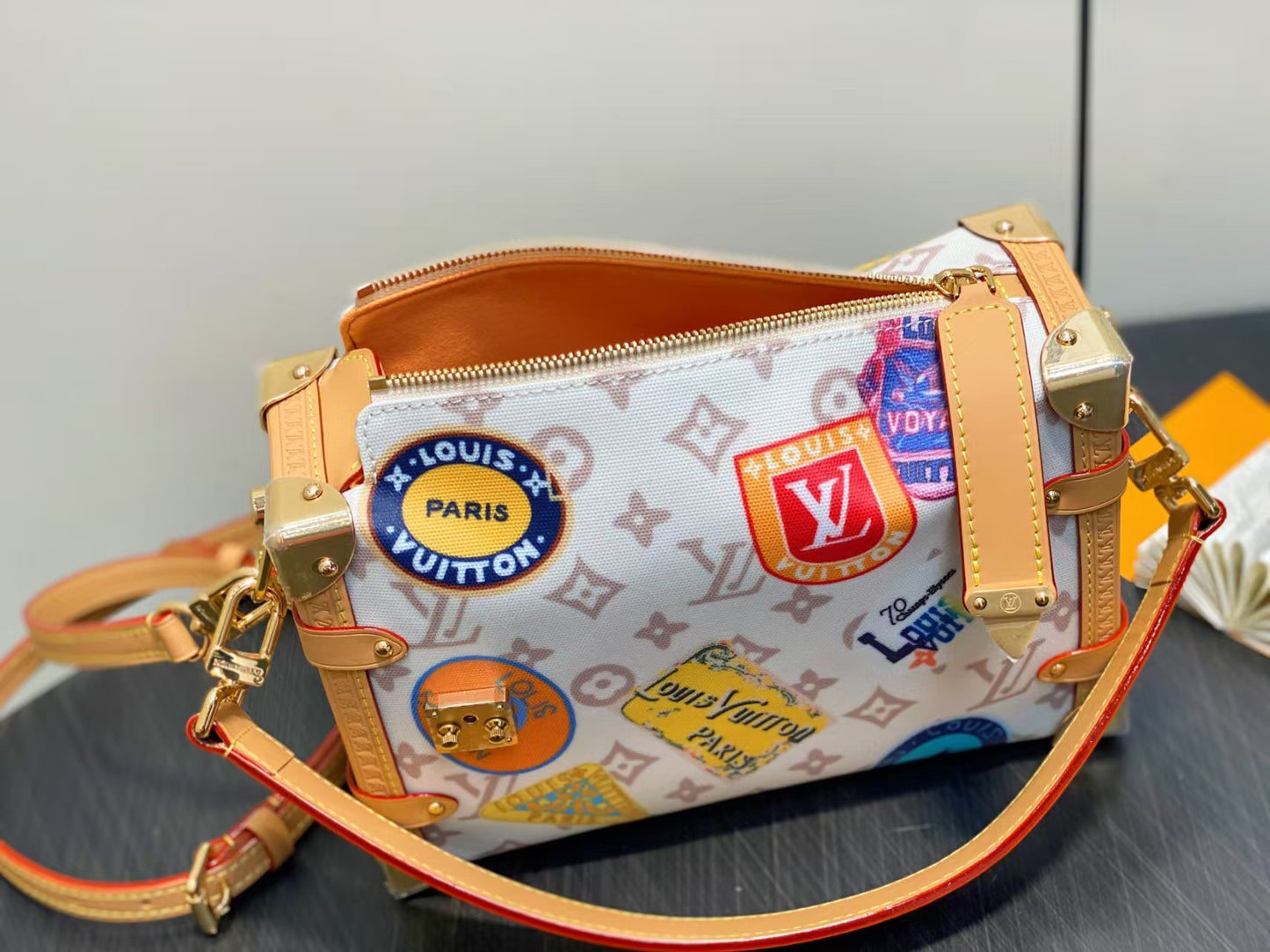 NEW L&V ハンドバッグ ボックスレザーボーダー 落書き