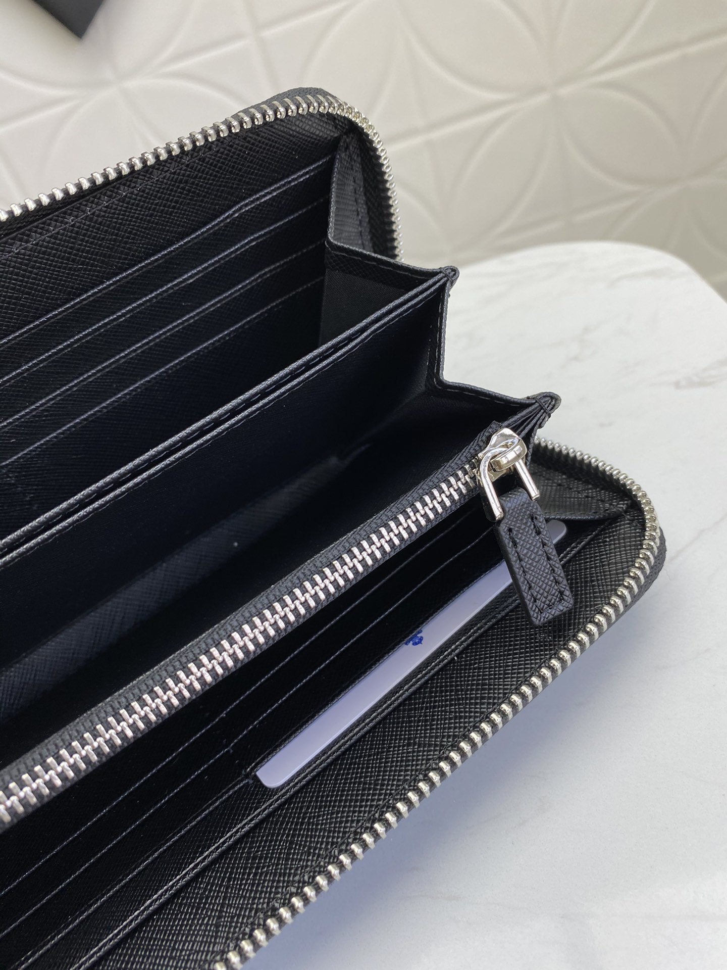 PRADA(プラダ) 財布19x12cm