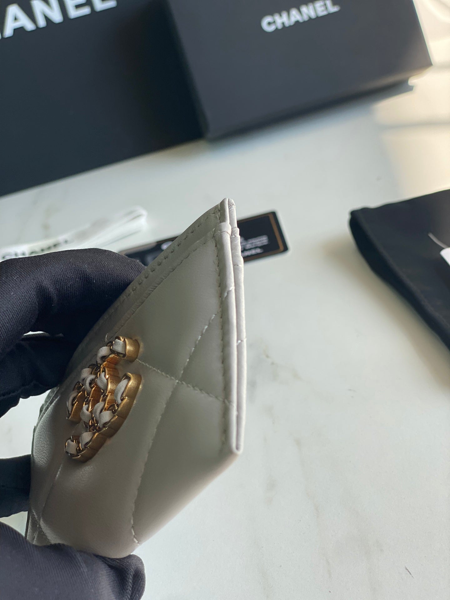 CHANEL 19 CARD HOLDER AP1167