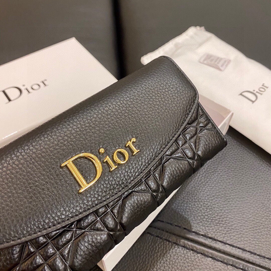 Diorレザー エンボスウォレット【50%オフ+送料無料】