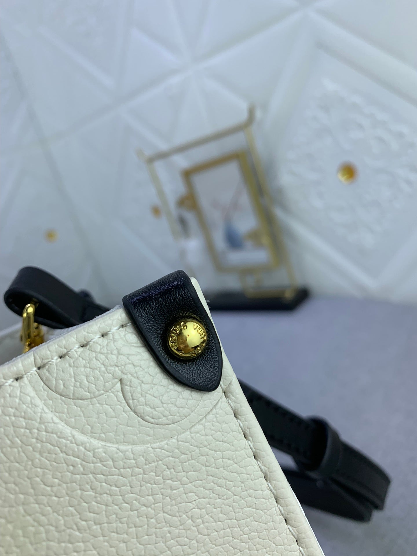 Louis Vuitton(ルイヴィトン)新作モデルが登場【LV CRAFTY ONTHEGO ハンドバッグ】