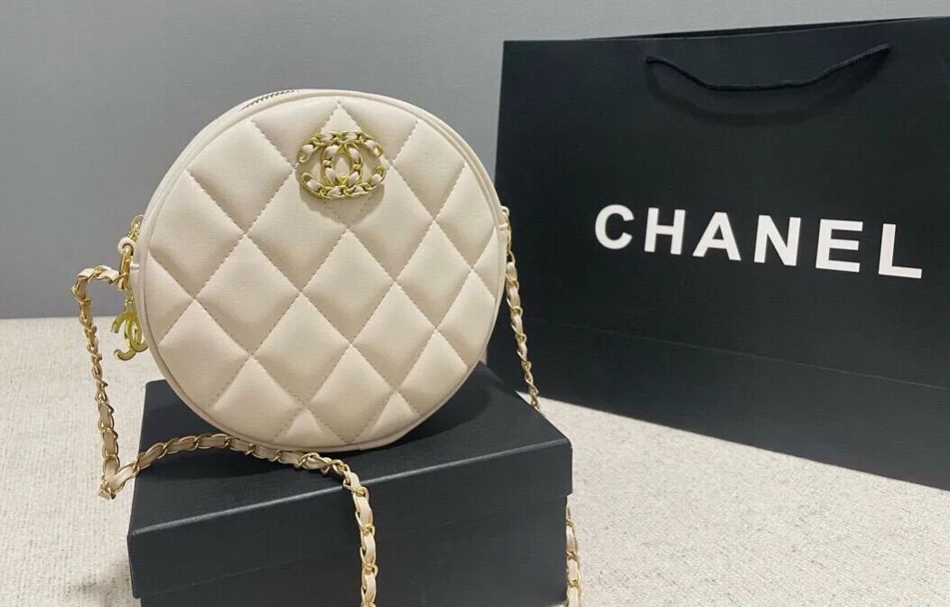 CHANEL ラウンドケーキ