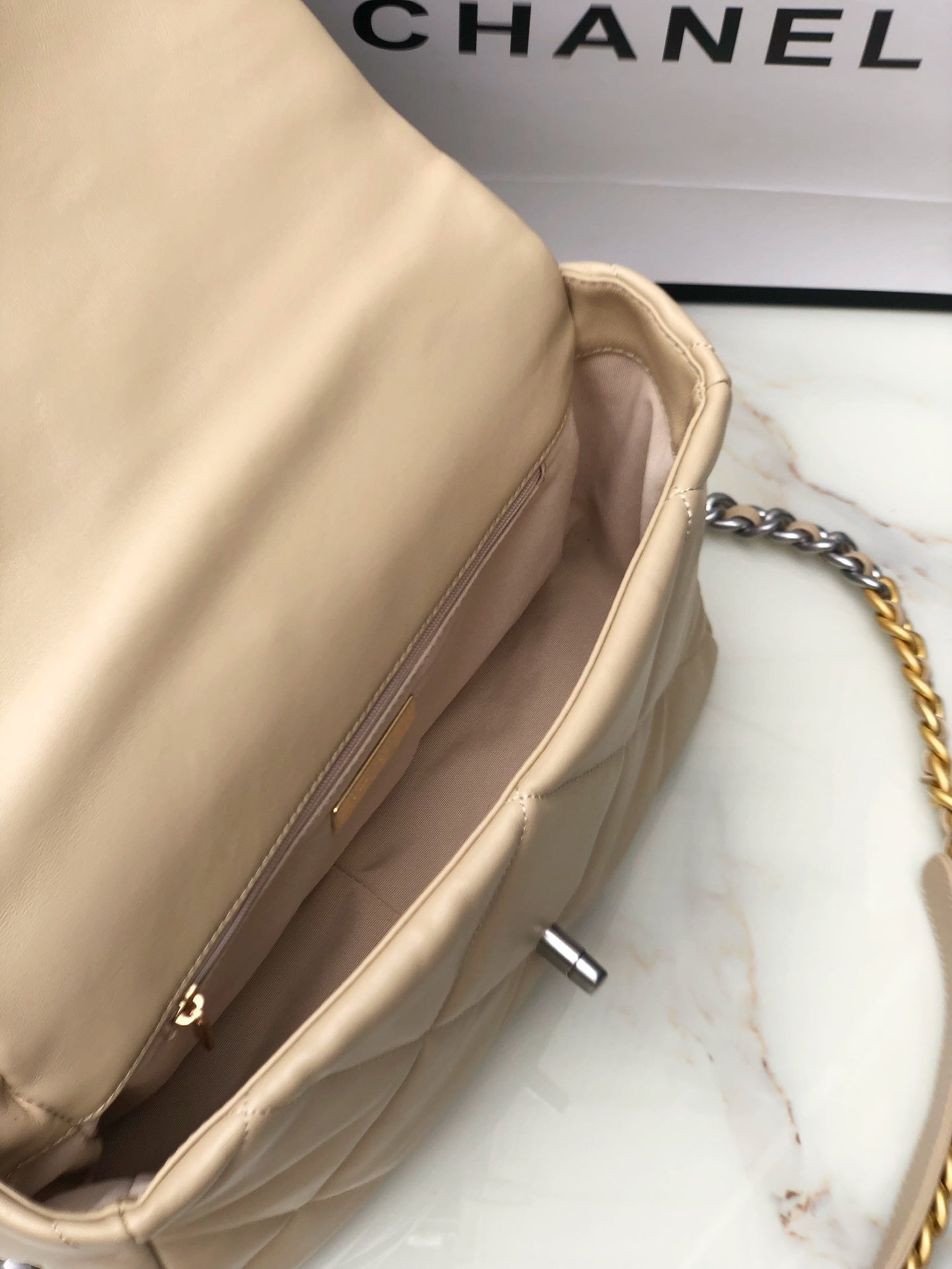 Chanel 19 medium 1161