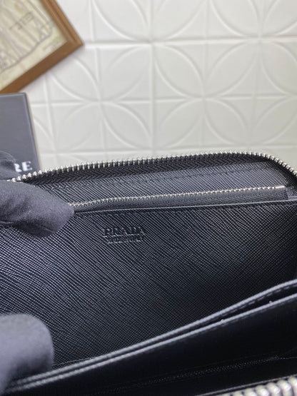 PRADA(プラダ) 財布19x12cm
