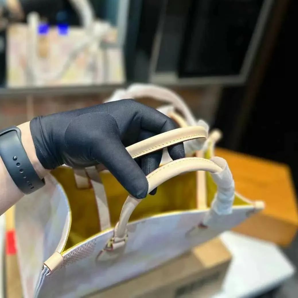 Louis Vuitton(ルイヴィトン) Lv 2024初春の新スタイル、新色オンザゴーマミーバッグ、新スタイルが登場、コスパの王様