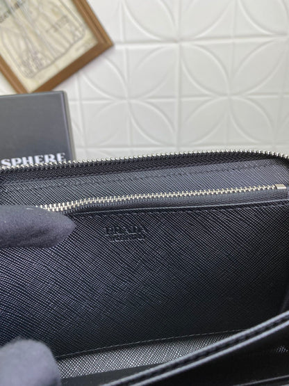 PRADA(プラダ) 財布19x12cm