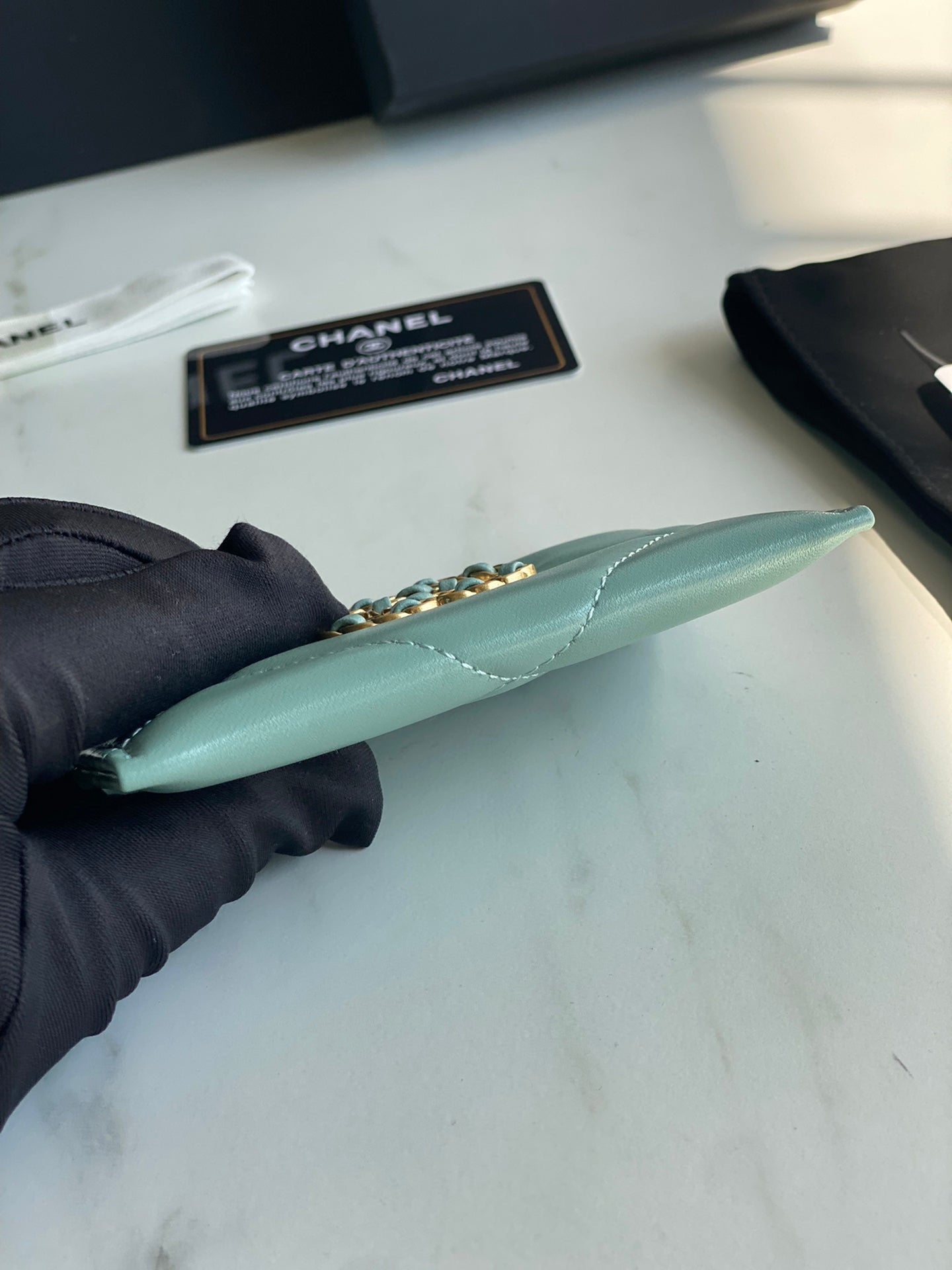 CHANEL 19 CARD HOLDER AP1167