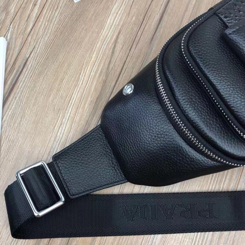 【PRADA 公式 旗艦店】プラダ 胸ポケット当日出荷 好評に付き再入荷！32*18*6CM