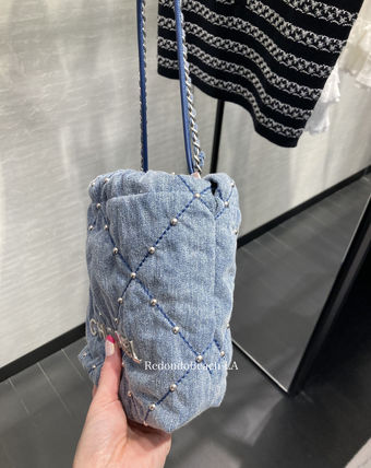【新★スタッズが可愛いデニム】★CHANEL★22 ハンドバック