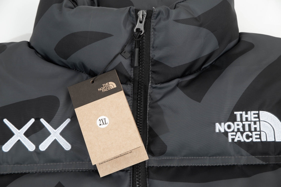 【The North Face】KAWS1996 ダウンジャケット ご好評に付き再入荷！