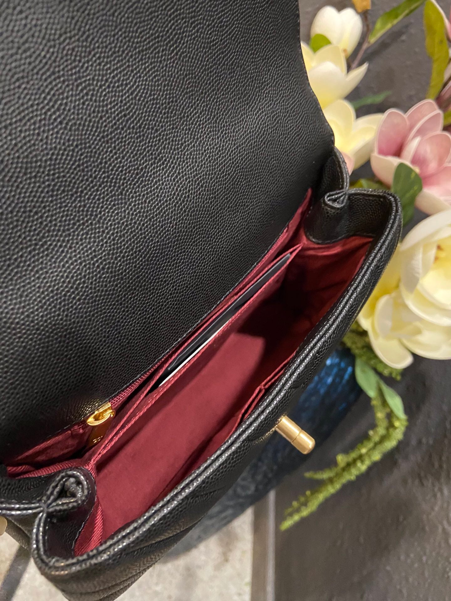 Chanel Cowhide handbag A92990