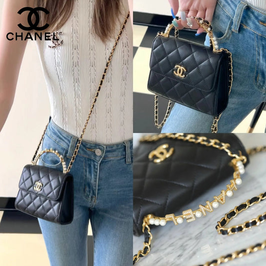 【ハンドルのロゴが可愛い♪】CHANEL チェーン クラッチ パール