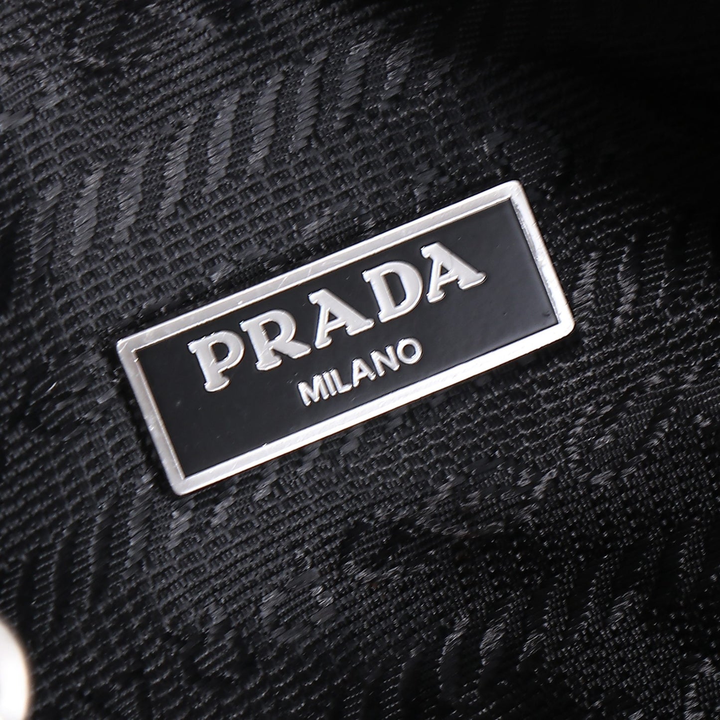【PRADA 公式旗艦店】プラダ 斜めがけバッグ 当日出荷 好評に付き再入荷！22*16*6CM