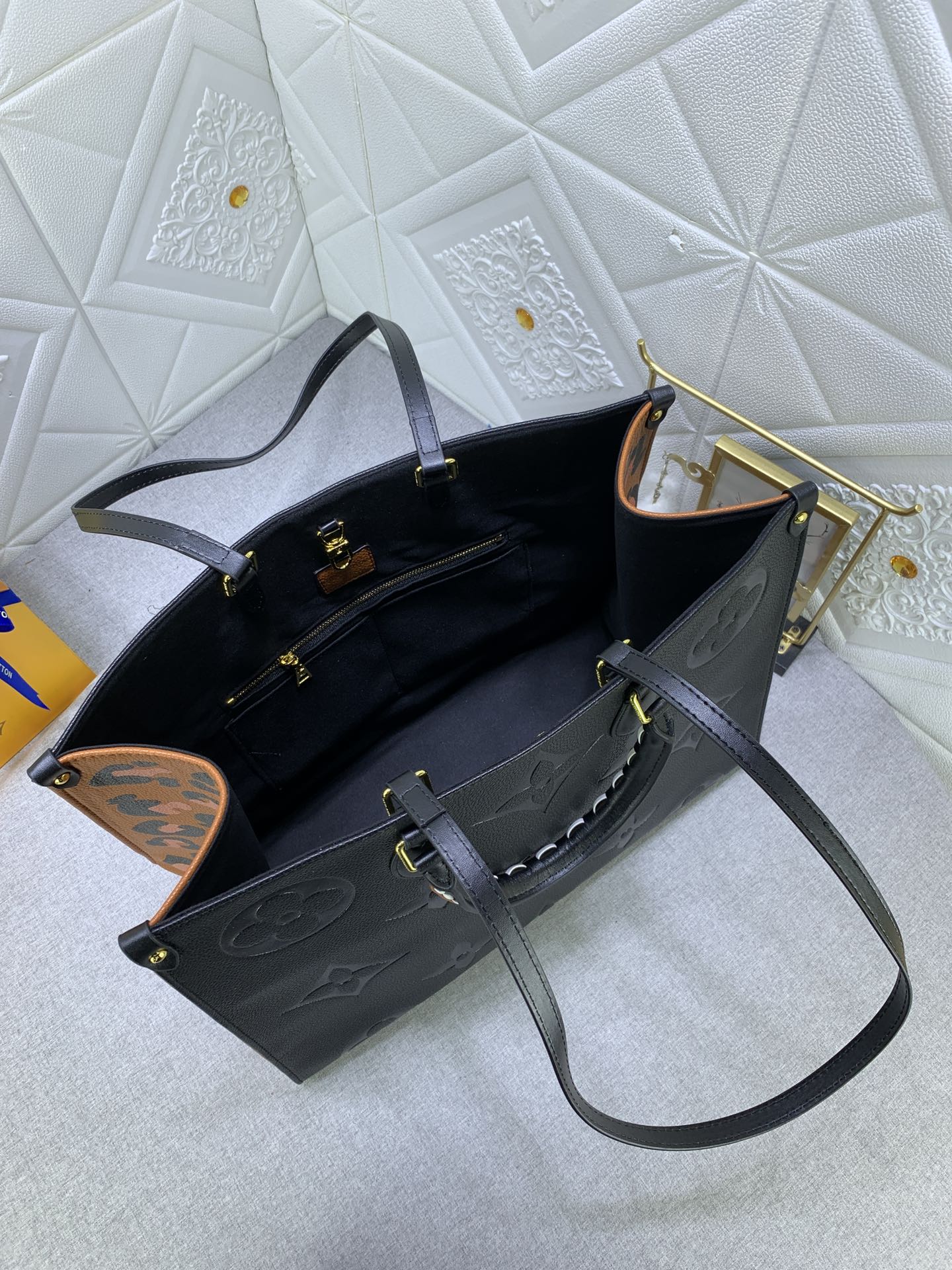 Louis Vuitton(ルイヴィトン)新作モデルが登場【LV CRAFTY ONTHEGO ハンドバッグ】