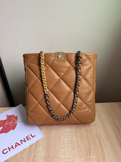 CHANEL 19 SHOPPING BAG 3519