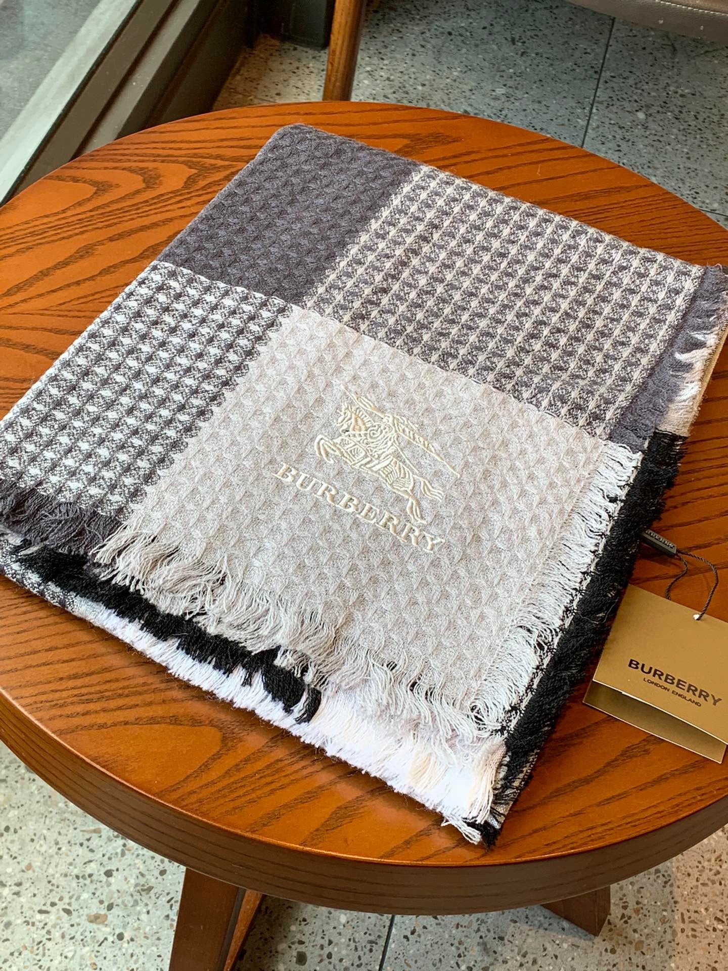 【BURBERRY バーバリー】スカーフ210*80CM 241108