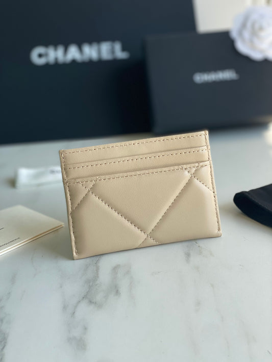 CHANEL 19 CARD HOLDER AP1167
