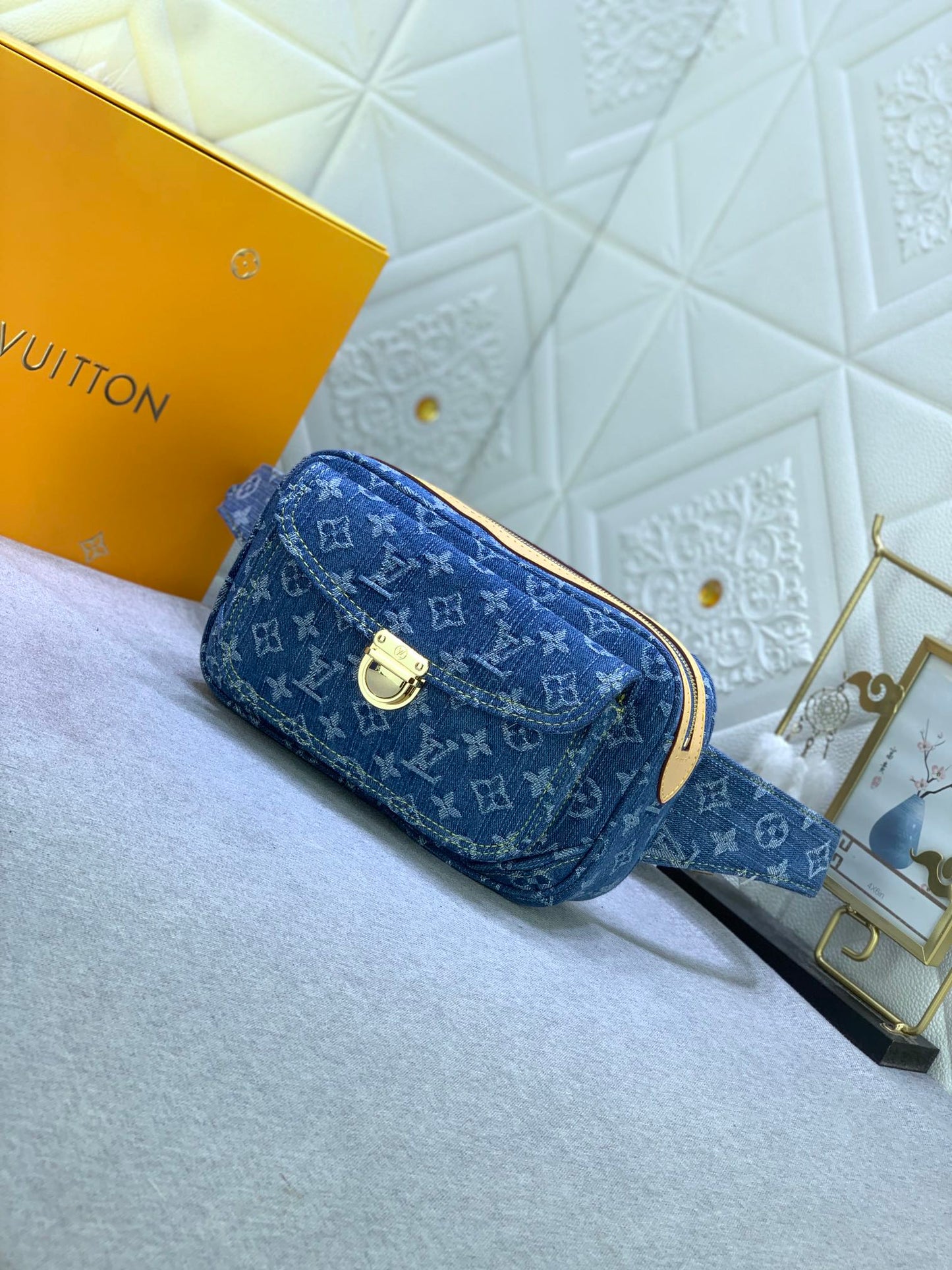 LouisVuitton モデニムベルトバッグ M95347