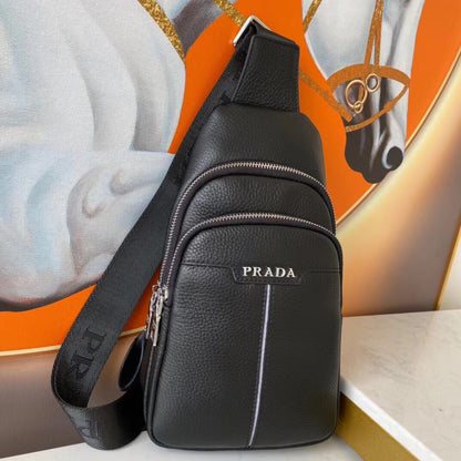 【PRADA 公式 旗艦店】プラダ 胸ポケット当日出荷 好評に付き再入荷！29*17*5.5CM