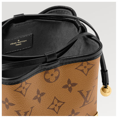 《シックでモダン！》Louis Vuitton　ノエ パース・LV チャーム M82885