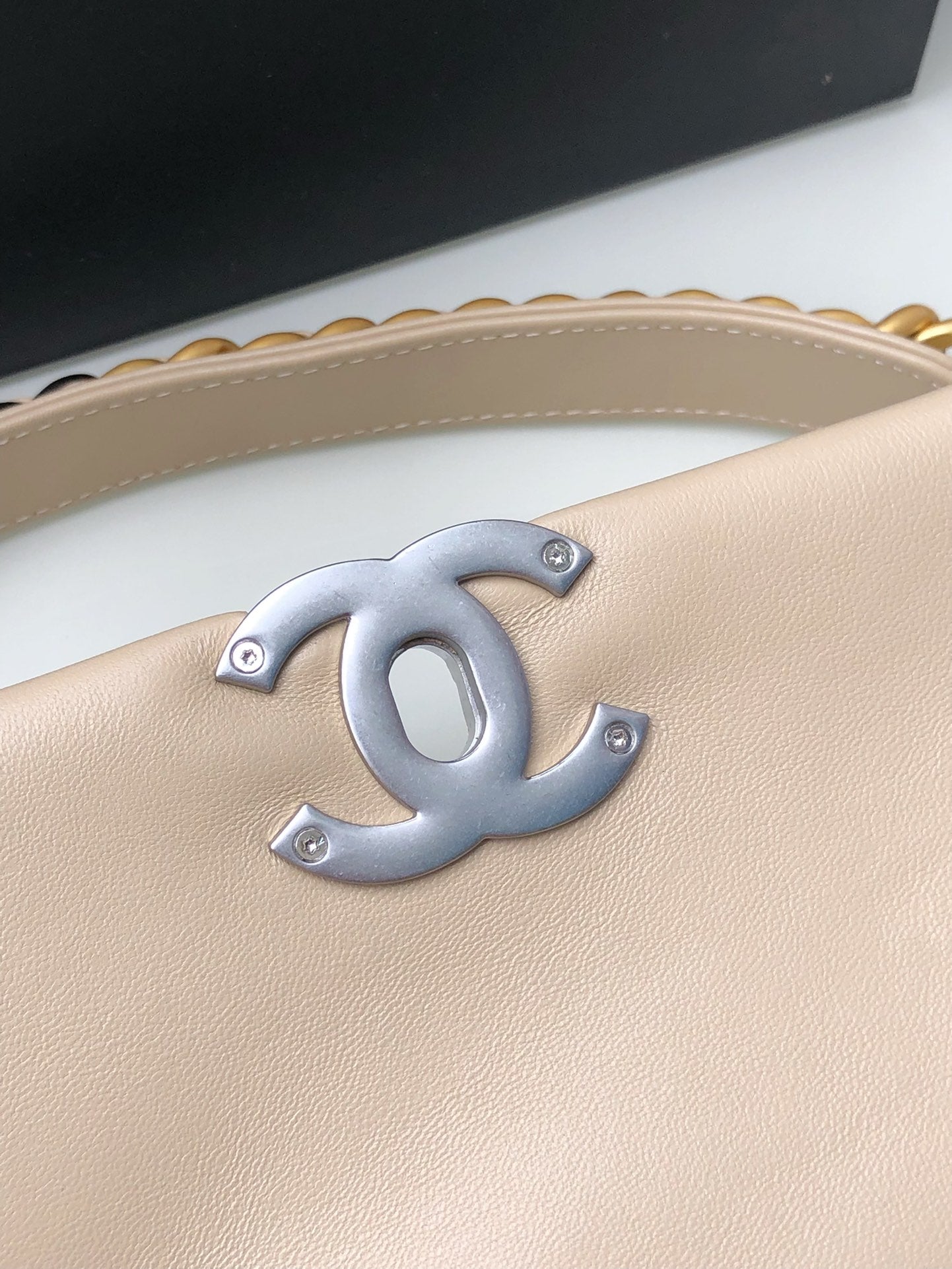 Chanel 19 medium 1161